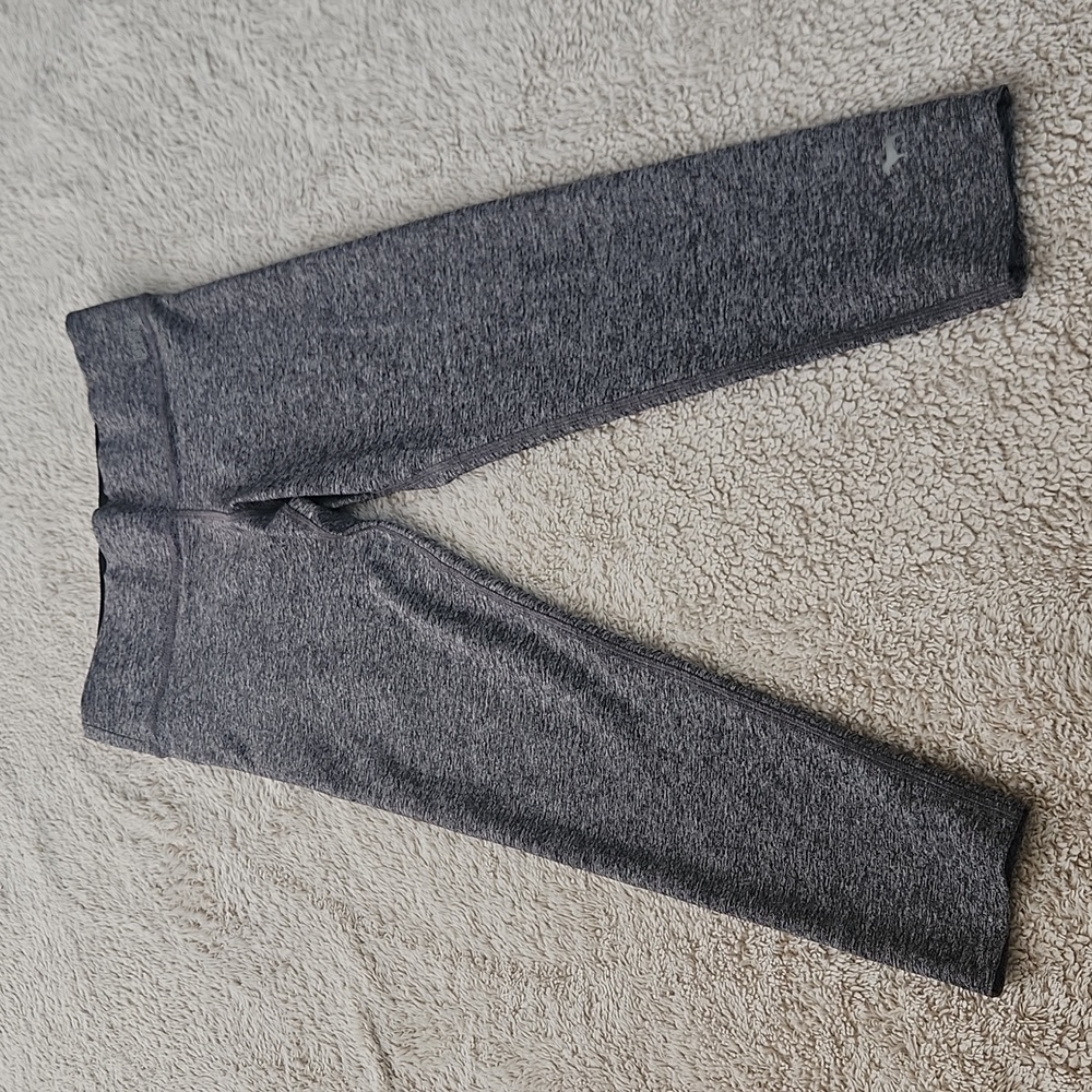 Pink Victorias Secret Ultimate capri yoga leggings